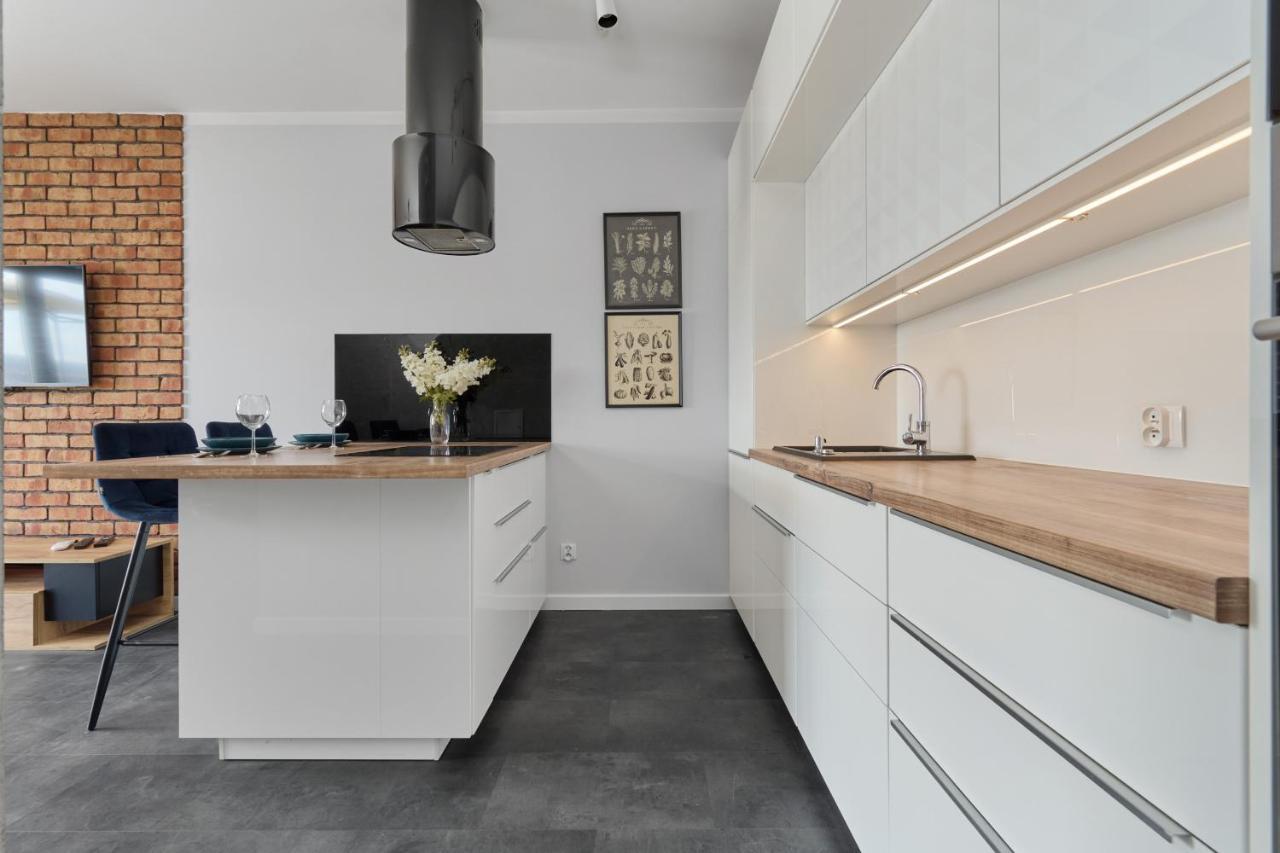 Stylish Kosciuszki Apartaments Near The Market Square With Free Garage Wroclaw By Noclegi Renters Exterior photo