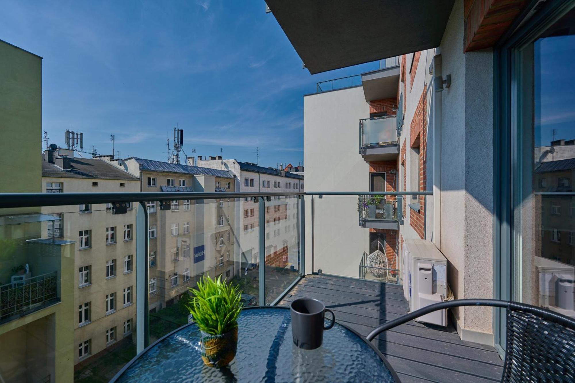 Stylish Kosciuszki Apartaments Near The Market Square With Free Garage Wroclaw By Noclegi Renters Exterior photo