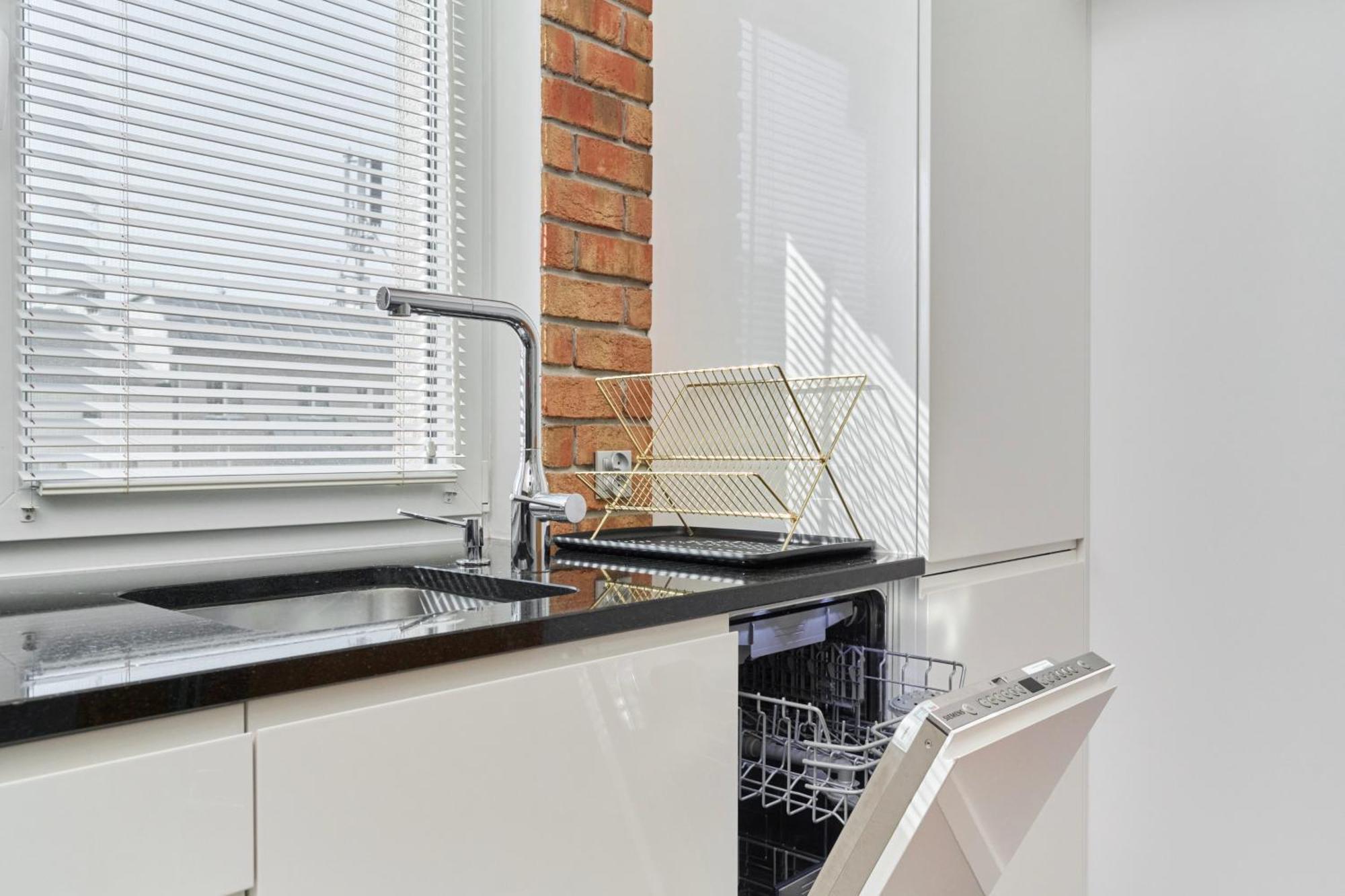 Stylish Kosciuszki Apartaments Near The Market Square With Free Garage Wroclaw By Noclegi Renters Exterior photo